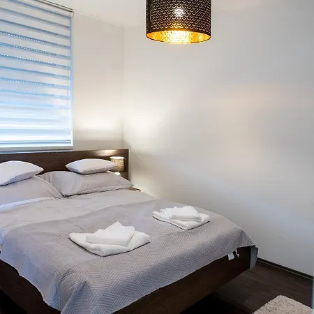 White Apartman- With Free Garage Διαμέρισμα